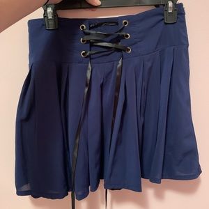 Cute corset-like waist band pleated skirt